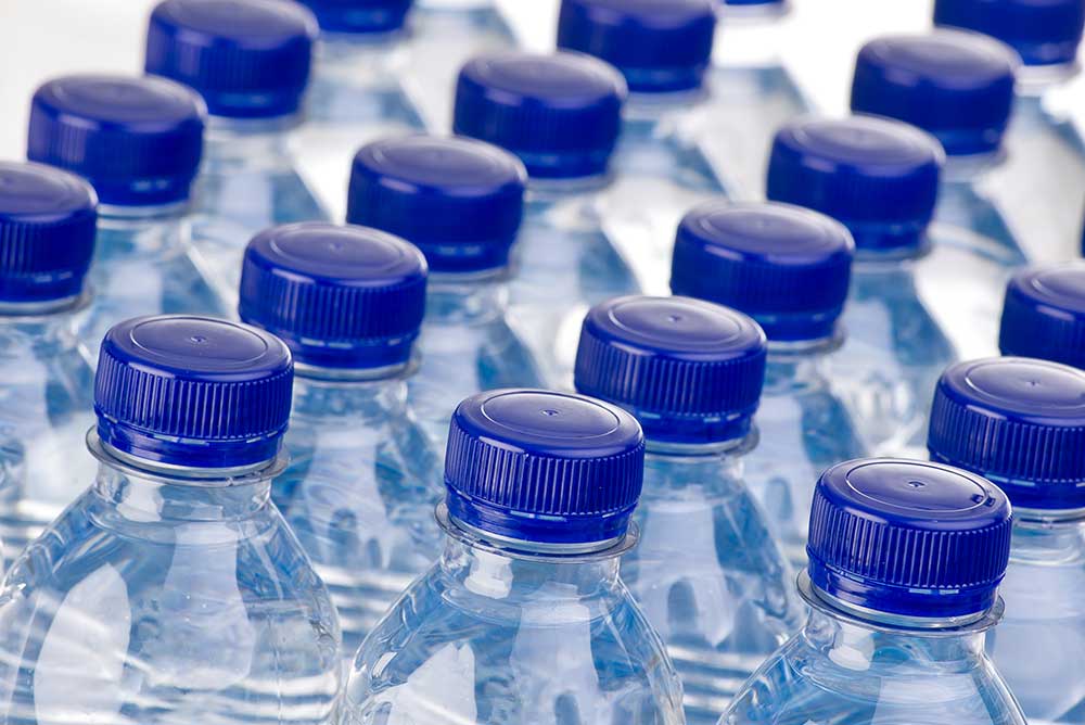 THE BENEFITS OF FILTERED WATER VS BOTTLED WATER