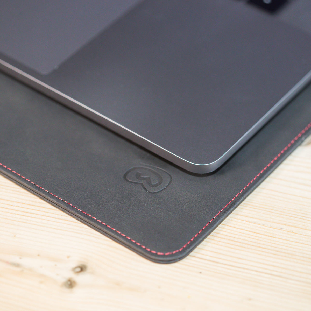 WaveWall Pad - Protective Shield for laptops