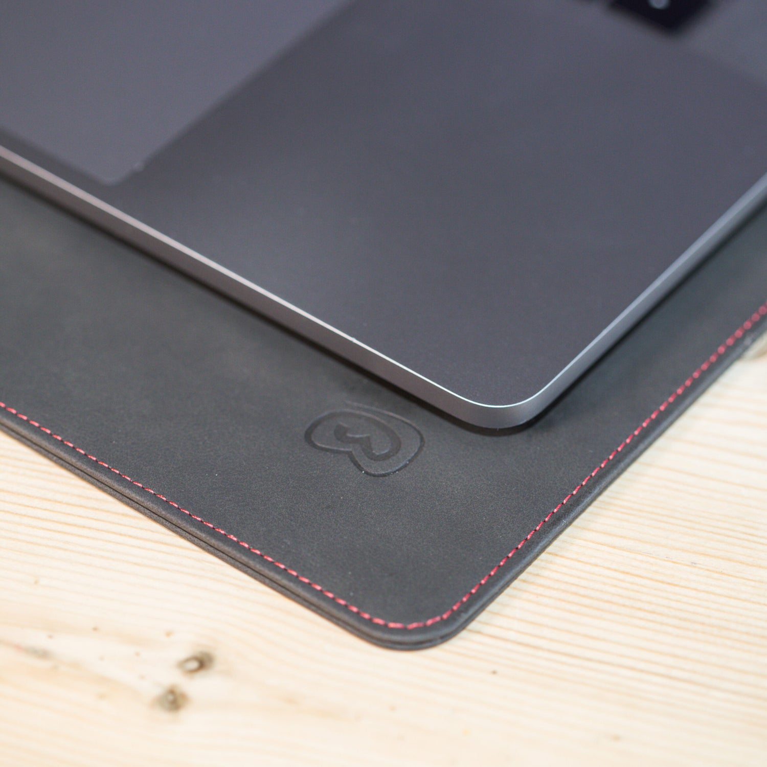 WaveWall Pad - Protective Shield for laptops